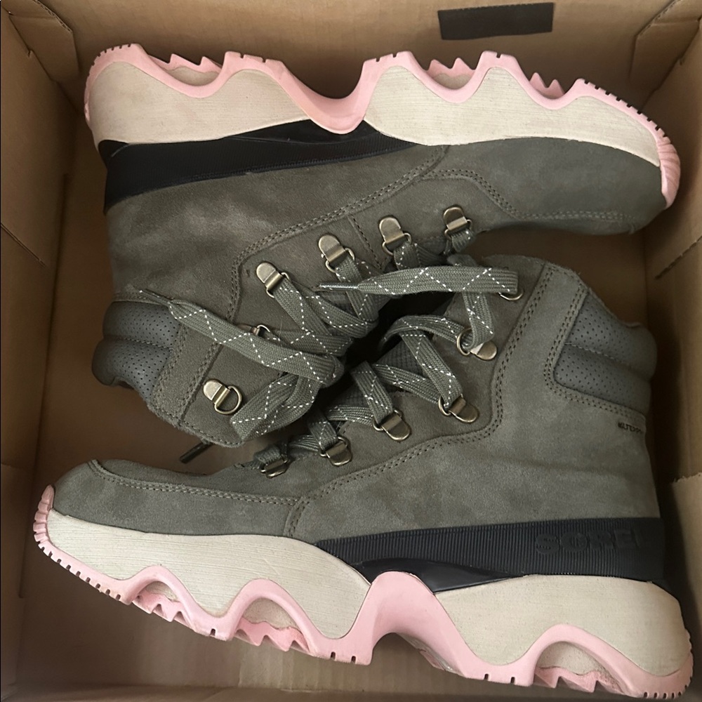 Sorel Women's Kinetic Impact Conquest Waterproof Shoes size 9 green & pink - Picture 3 of 13